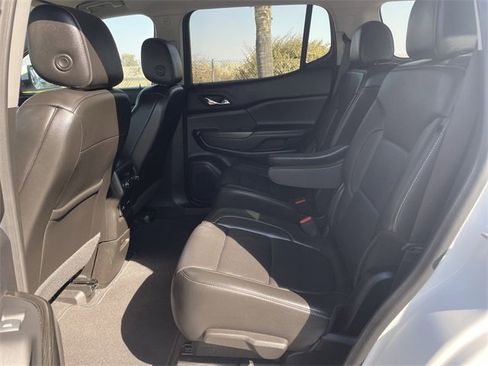 Used 2023 GMC Acadia SLT image 25