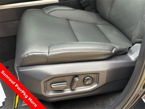 Used 2025 Toyota Tundra Limited image 27