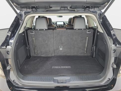Certified 2024 Toyota Highlander Limited AWD/4WD image 32
