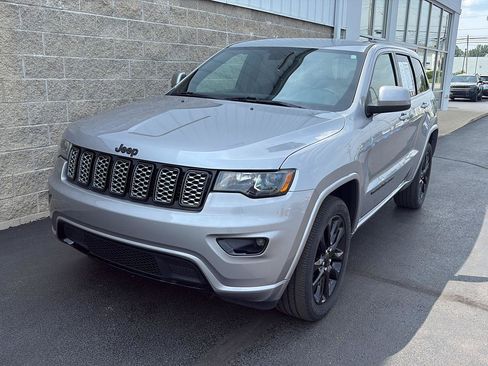 Used 2021 Jeep Grand Cherokee Laredo X AWD/4WD image 38
