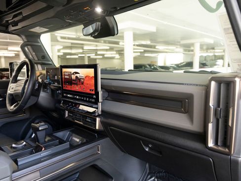 Used 2025 GMC Hummer EV 3X AWD/4WD image 28