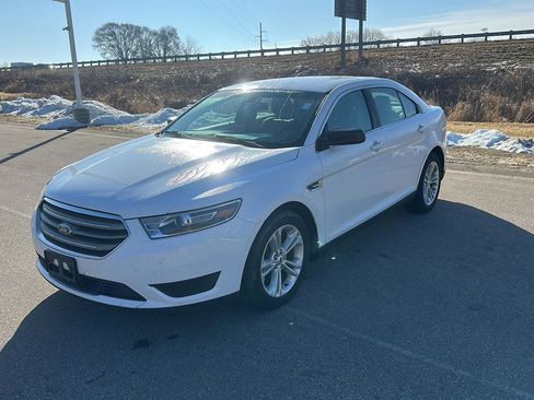 Used 2018 Ford Taurus SE image 7