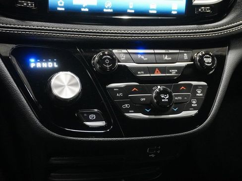 New 2026 Chrysler Pacifica Select FWD image 24