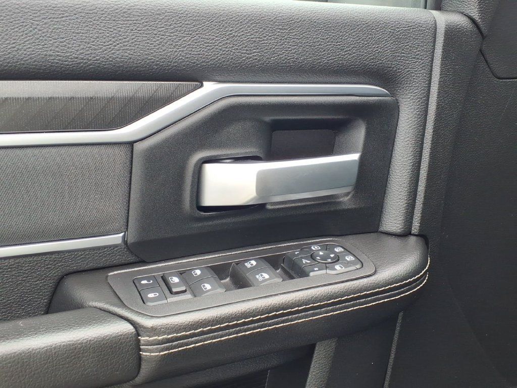 Used 2025 RAM 2500 Big Horn AWD/4WD image 4