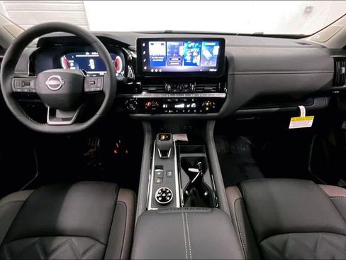 New 2026 Nissan Pathfinder Platinum image 6