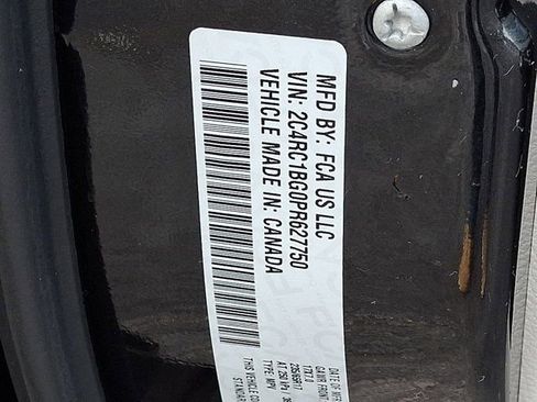 Certified 2023 Chrysler Pacifica Touring-L image 32