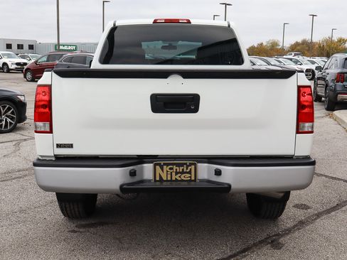 Used 2015 Nissan Titan S image 5