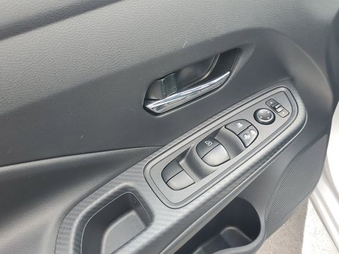 Used 2025 Nissan Versa SV FWD image 9