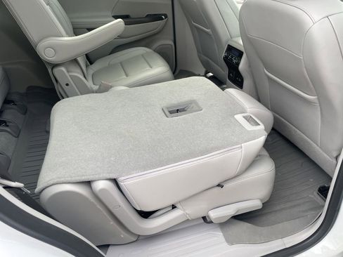 Used 2023 GMC Acadia SLT w/ Technology Package image 35