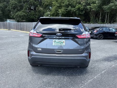 Used 2024 Ford Edge SE image 4