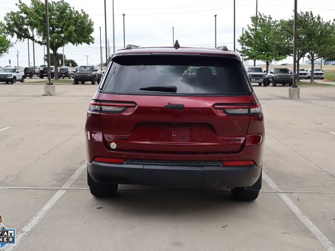 Used 2023 Jeep Grand Cherokee L Limited w/ Black Appearance Package AWD/4WD image 4