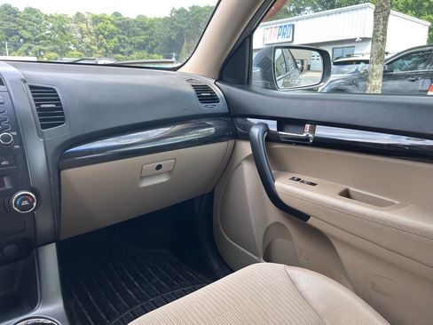 Used 2011 Kia Sorento EX image 17