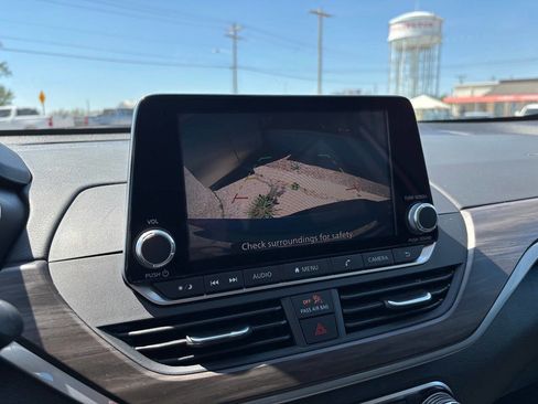 Used 2025 Nissan Altima 2.5 SV image 22