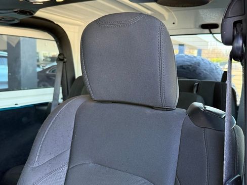 Used 2020 Jeep Wrangler Sport S image 3