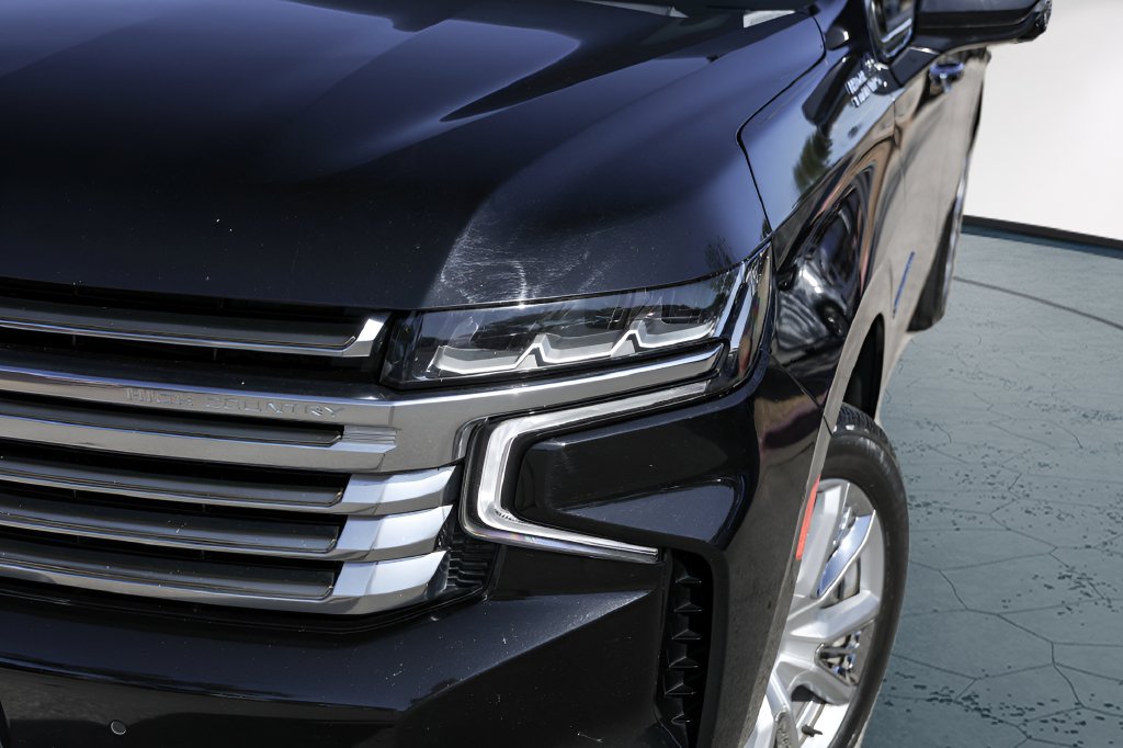 Used 2024 Chevrolet Suburban High Country w/ Premium Package 2 AWD/4WD image 3