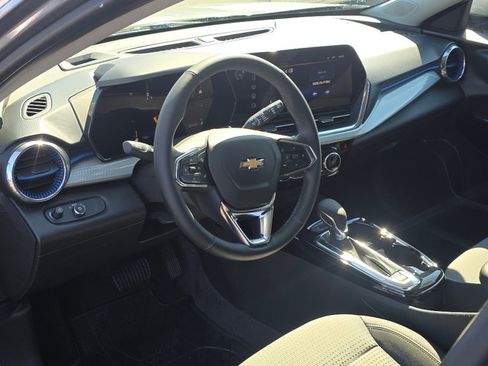 Certified 2025 Chevrolet Trax LT w/ Driver Confidence Package image 30