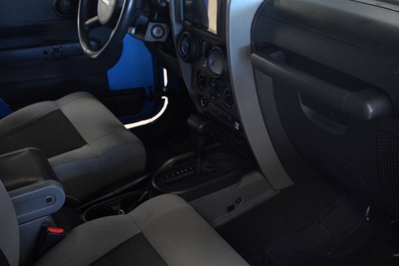 Used 2010 Jeep Wrangler Rubicon w/ PWR Convenience Group AWD/4WD image 25