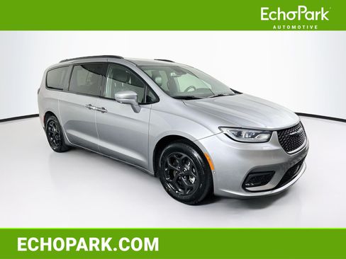 Used 2021 Chrysler Pacifica Touring-L w/ S Appearance Package FWD image 1