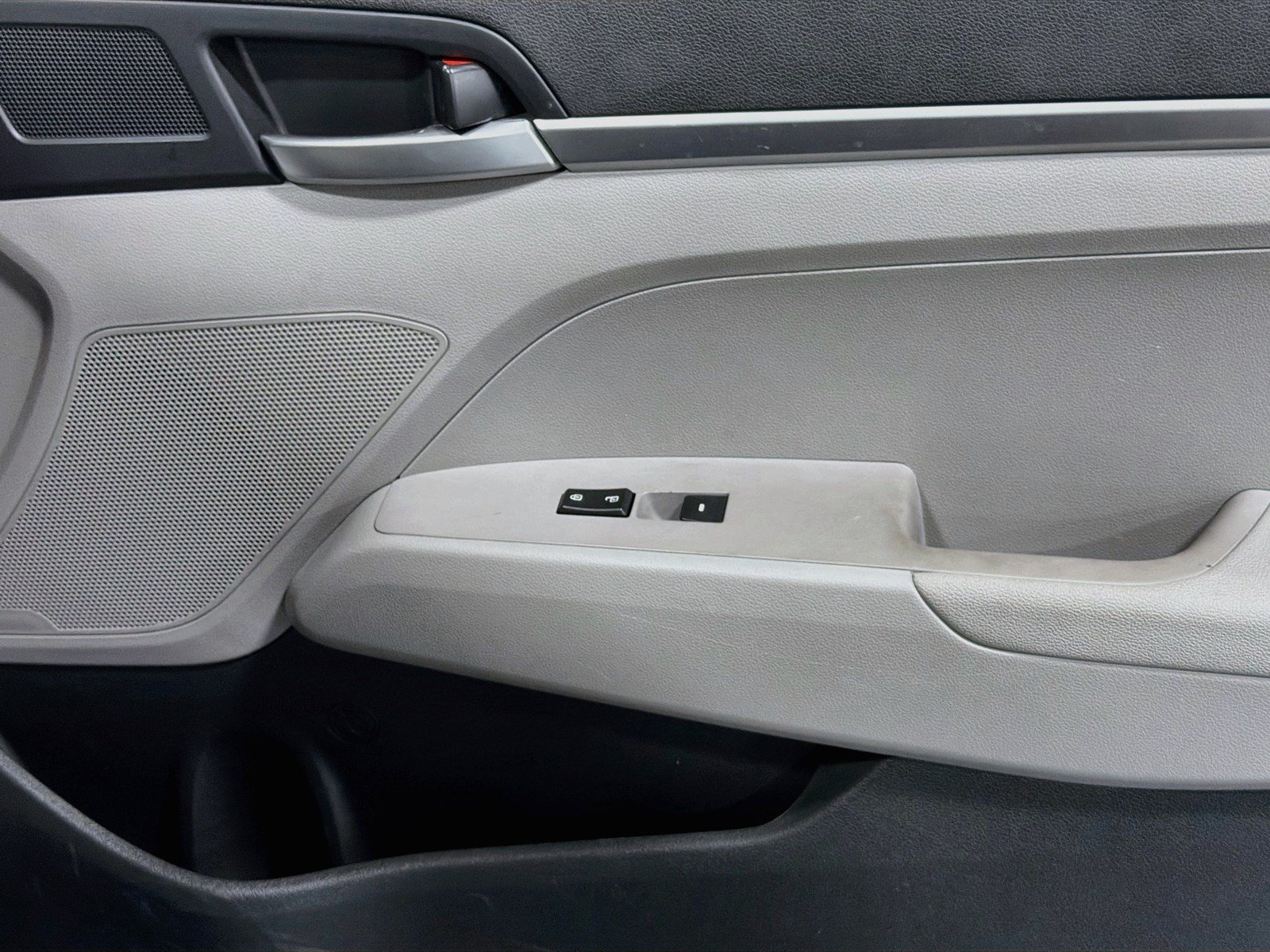 Used 2020 Hyundai Elantra SE FWD image 16