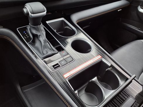 Certified 2025 Toyota Sienna XLE Woodland Edition image 25