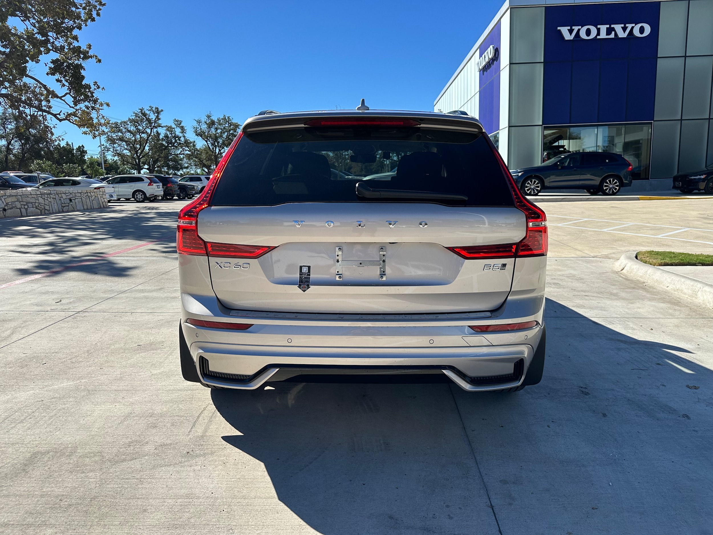 Used 2025 Volvo XC60 B5 Core w/ Protection Package Premier AWD/4WD image 5