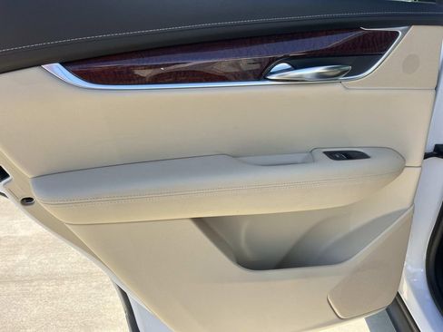 Used 2017 Cadillac XT5 Luxury FWD image 19