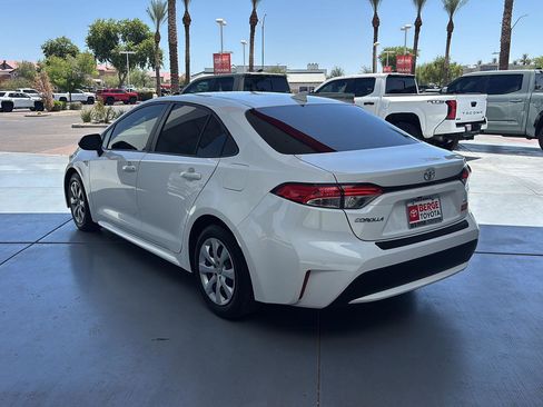 Used 2022 Toyota Corolla LE FWD image 5