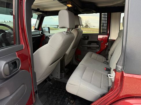 Used 2008 Jeep Wrangler Unlimited Sahara w/ Dual Top Group AWD/4WD image 12