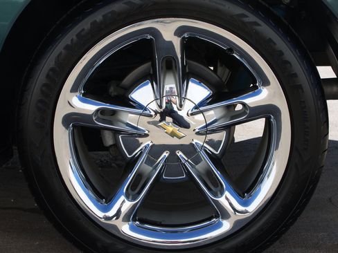 Used 2005 Chevrolet SSR w/ Preferred Equipment Group image 40