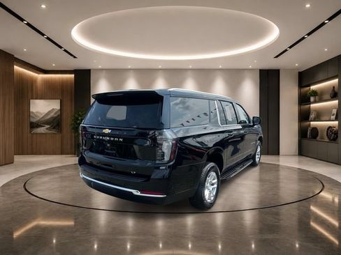 Used 2026 Chevrolet Suburban LT w/ Comfort Package AWD/4WD image 6