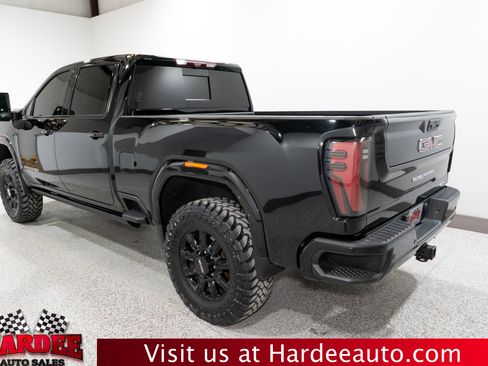 Used 2024 GMC Sierra 2500 AT4 w/ AT4 Premium Plus Package image 3