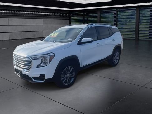 Used 2024 GMC Terrain SLT image 4