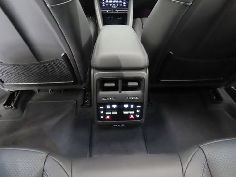 Certified 2025 Porsche Macan 4S Electric AWD/4WD image 34