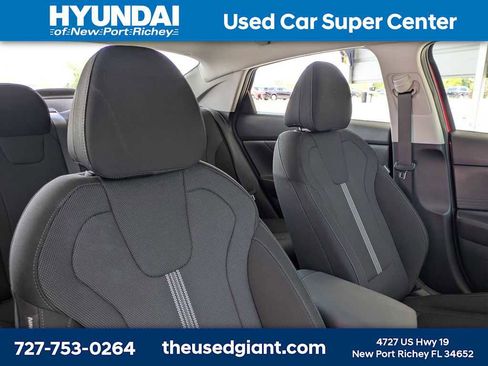Used 2023 Hyundai Elantra SE FWD image 6