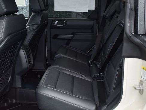 New 2025 Ford Bronco Badlands image 11
