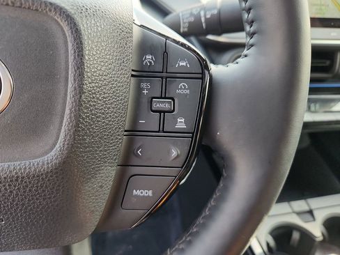 Used 2025 Toyota Prius FWD image 23