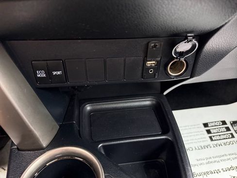 Used 2014 Toyota RAV4 XLE AWD/4WD image 38