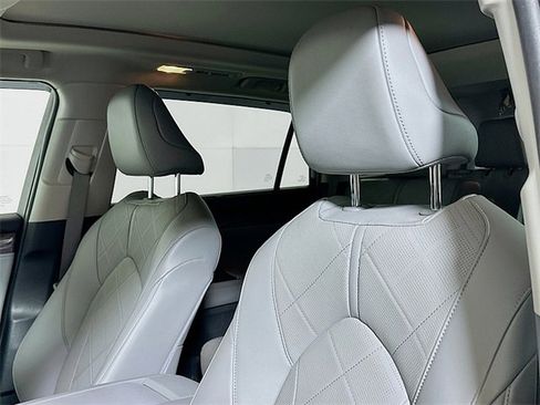 Used 2022 Toyota Highlander Platinum image 22