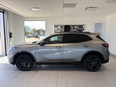 Used 2025 Buick Envision Sport Touring image 2