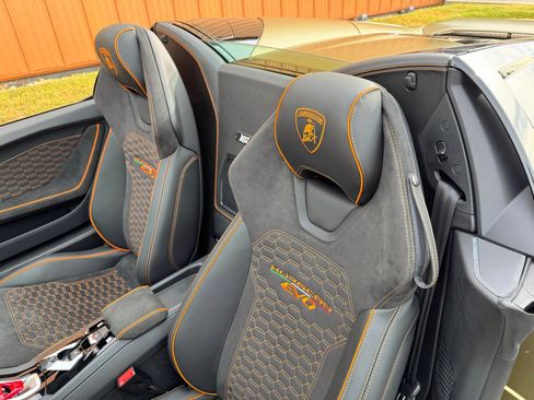 Used 2023 Lamborghini Huracan EVO RWD image 34