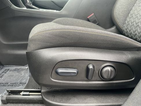 Used 2023 Chevrolet Equinox LT w/ Driver Convenience Package image 22