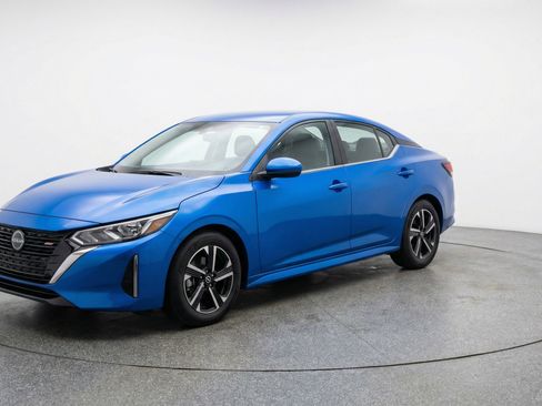 Used 2025 Nissan Sentra SV image 3