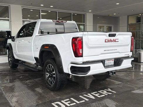 Used 2022 GMC Sierra 2500 AT4 w/ AT4 Premium Plus Package AWD/4WD image 9