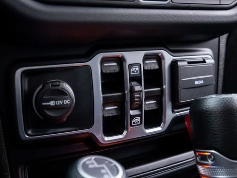 Used 2024 Jeep Wrangler Sahara image 26