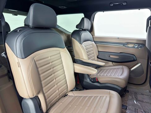 Used 2024 Kia EV9 Land image 44