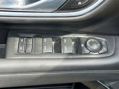 Used 2021 GMC Yukon XL SLT image 19