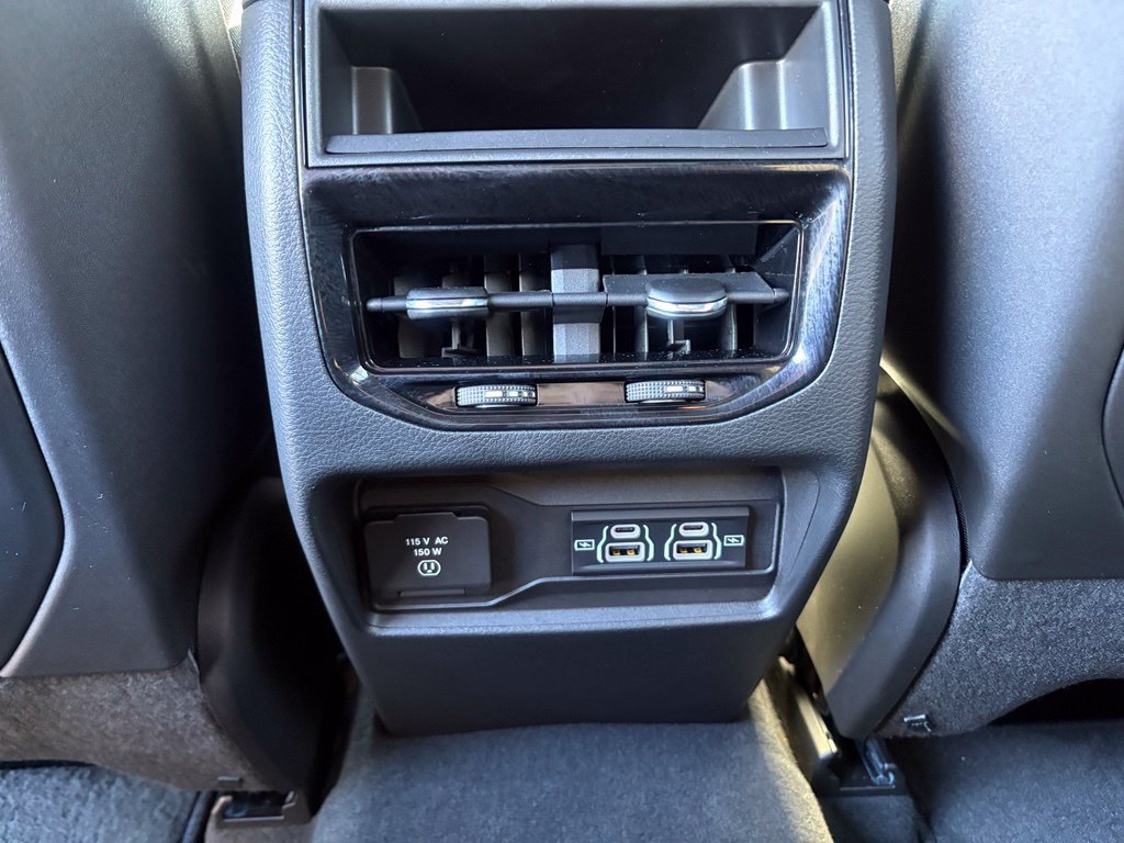 Used 2025 Jeep Grand Cherokee Laredo X w/ Luxury Tech Group I AWD/4WD image 23