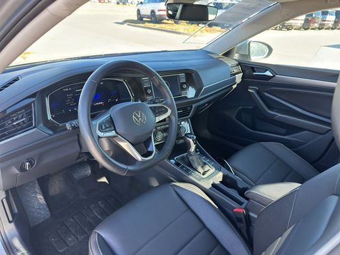 Used 2024 Volkswagen Jetta SE w/ Panoramic Sunroof Package image 12