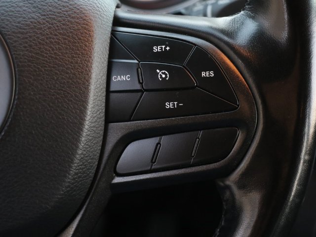 Used 2021 Jeep Cherokee Trailhawk AWD/4WD image 27