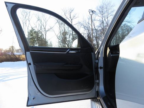 Used 2017 BMW X3 xDrive28i image 9